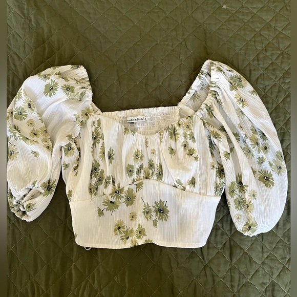 Abercrombie & Fitch Tops - Abercrombie Floral Crop Blouse